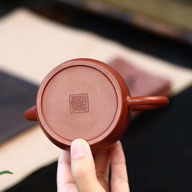 Han Faianta Prime Minereu roșu-Închis Emailate Ceramica Ceainic Luminoase de culoare Roșie Pao Xu Feng Manual Ceainic Set de Ceai