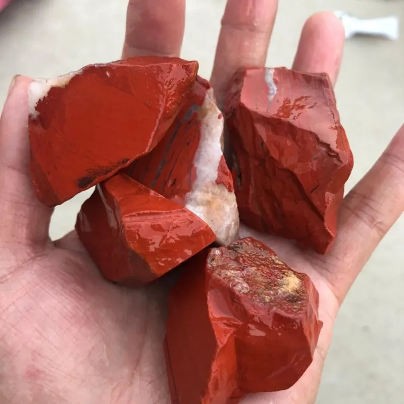 Jasp roșu crud piatră brută pietre pretioase naturale de cuarț, cristale minerale bonzai ale orașului modern decor acasă