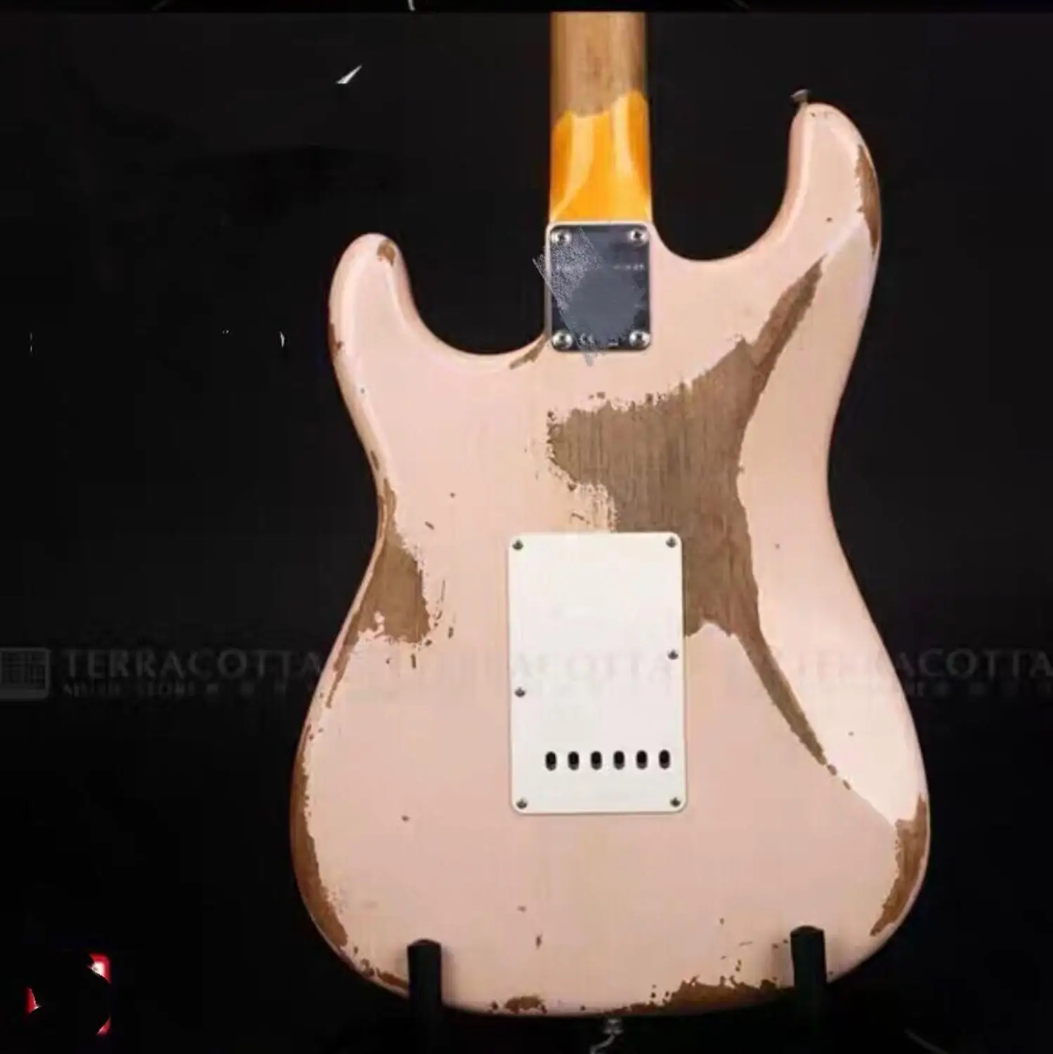 New sosire chitara electrica, de înaltă calitate, Chineză chitara electrica cu culoare roz , lemn de trandafir fretboard , relicve de mână chitara