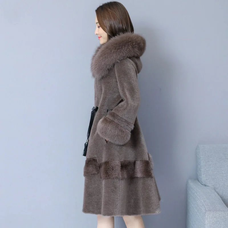 2020Sheep tunsă haina de iarna pentru femeie de moda temperament mama încărcat de talie lungă de blană de vulpe cu gluga din catifea