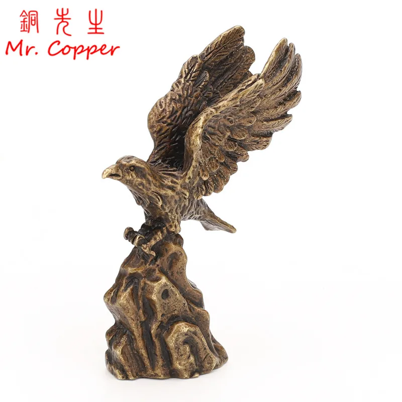 Antic Cupru Solid Ornamente De Bronz Vultur Tânăr Statuie Din Alama Miniaturi, Figurine Decoratiuni Birou Decor Ceai Animale De Companie
