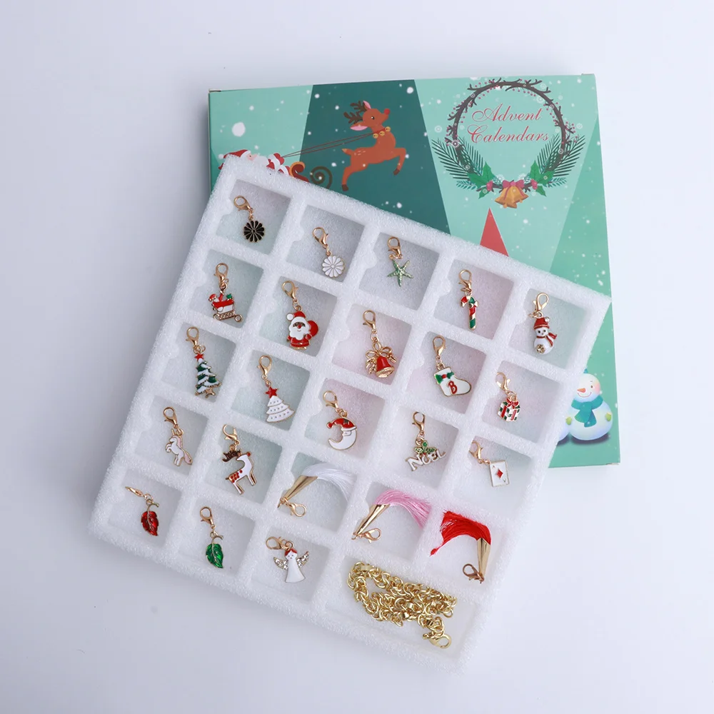 Om de zăpadă de Crăciun Advent Calendar Numărătoarea inversă DIY 24 de Zile Farmecul Brățară Margele Set Cutie Surpriză pentru Femei Fete Cadouri de Craciun
